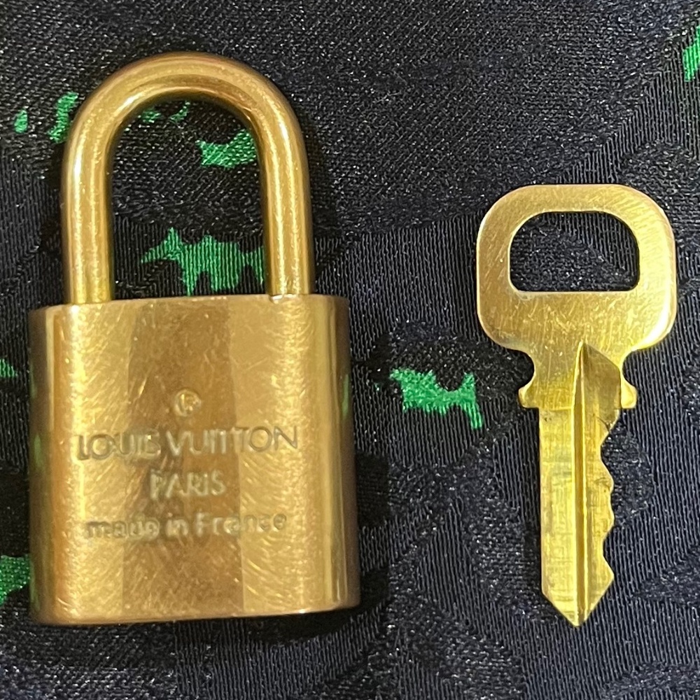 Padlock & Key - Picture 2 of 3